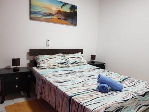 Tempat tidur dalam kamar di Lev Eilat Apartments 5