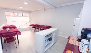 Kuchyň nebo kuchyňský kout v ubytování Hostal Viena + 37 fotografií