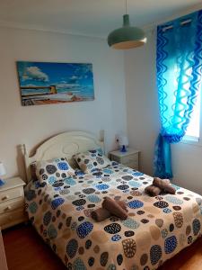 a bedroom with a bed with two towels on it at Apartament Veneziola in San Javier