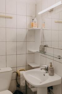 Ванна кімната в BEST HOUSE, Town View Appartment, Gounari, Patra