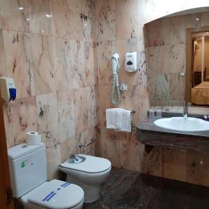 Koupelna v ubytování Hostal La Parada + 16 fotografií