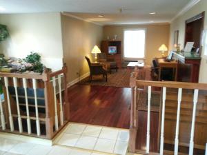 Χώρος καθιστικού στο Americourt Hotel and Suites - Elizabethton