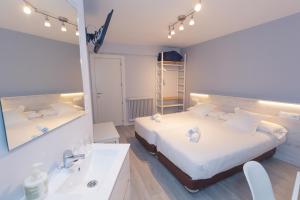 Postel nebo postele na pokoji v ubytování Hostal Viena