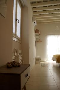 a white room with a bed and a window at Loft Cádiz in Cádiz