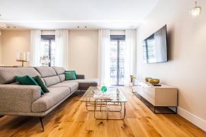 a living room with a couch and a table at Luxury Apartment Salamanca District in Madrid
