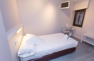 Postel nebo postele na pokoji v ubytování Hostal Viena