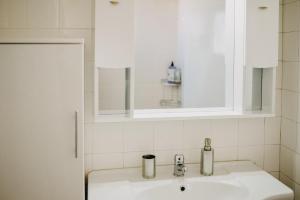 Koupelna v ubytování BEST HOUSE, KAPODISTRIOU, PSILA ALONIA