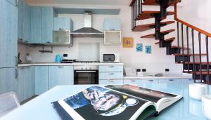 A kitchen or kitchenette at Italianway - Baiamonti 1