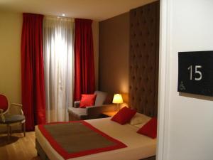 a hotel room with a bed and a living room at Windsor Opera in Paris