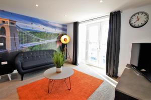 Χώρος καθιστικού στο Brunel Loft Apartments - YA