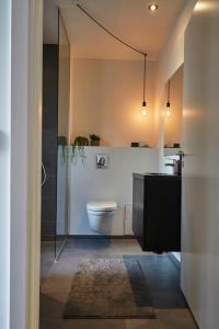 Et badeværelse på Søndergade - “strøget”