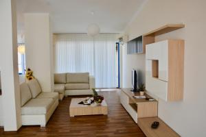 TV a/nebo společenská místnost v ubytování Rainbow 1 Holiday Complex