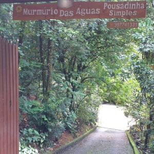 Ein Zeichen, das Muthaho dos liest. in der Unterkunft Pousada Murmúrio das Águas in São Francisco Xavier
