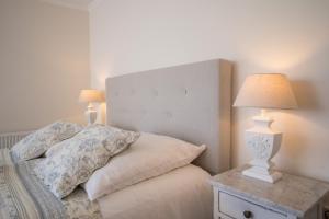 Postel nebo postele na pokoji v ubytování Landhotel Eifellust