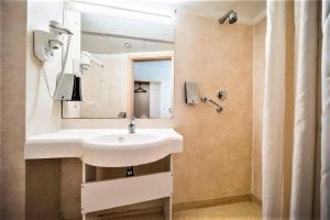 Kylpyhuone majoituspaikassa Rija Bauska Hotel