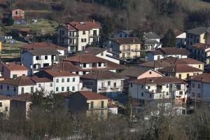 a large group of houses in a city at Appartamento Aurelia in Riccò del Golfo di Spezia