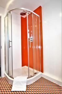 Ванная комната в Brunel Loft Apartments - YA