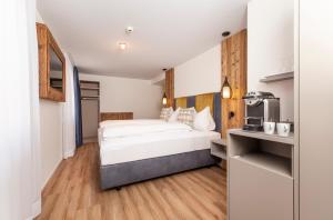 מיטה או מיטות בחדר ב-Hotel Engel