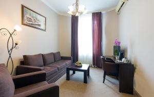 Χώρος καθιστικού στο Belgrade City Hotel