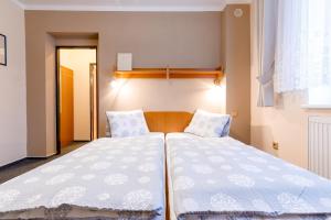 Postel nebo postele na pokoji v ubytování Hotel Jitřenka