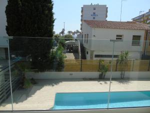 The swimming pool at or close to Appartement proche mer avec piscine Rosas