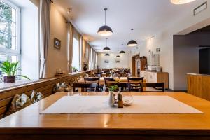TV a/nebo společenská místnost v ubytování Hotel Jitřenka