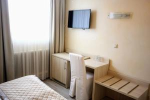 TV in/ali zabaviščno središče v nastanitvi Hotel Rösch
