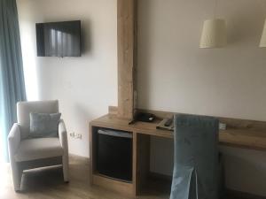TV in/ali zabaviščno središče v nastanitvi Hotel Rösch
