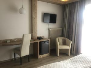TV in/ali zabaviščno središče v nastanitvi Hotel Rösch