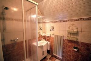 A bathroom at Hotel Rösch