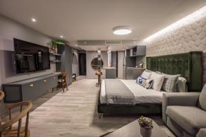 Χώρος καθιστικού στο OCEAN VIEW DELUXE SUITE: PVT. BEACH & POOL