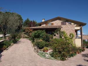 a house with a pathway leading into a garden at C'era Una Volta B&B in Perugia