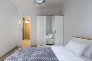 Łóżko lub łóżka w pokoju w obiekcie Luksusowy apartament przy Targach