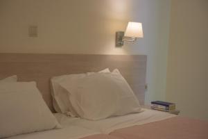 Postel nebo postele na pokoji v ubytování Alkyon Beach Hotel