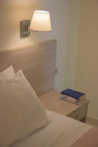 Postel nebo postele na pokoji v ubytování Alkyon Beach Hotel