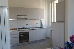 A kitchen or kitchenette at BLURAPALLO