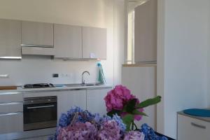 A kitchen or kitchenette at BLURAPALLO