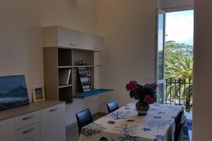 A kitchen or kitchenette at BLURAPALLO
