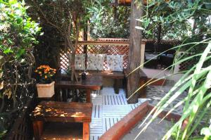 B&B Casa Derosas外面的花园