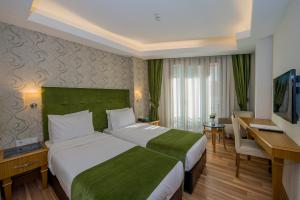 Vuode tai vuoteita majoituspaikassa Bizim Hotel