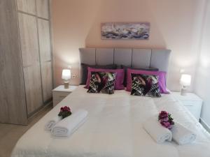 Posteľ alebo postele v izbe v ubytovaní Meltemi Beach Apartments