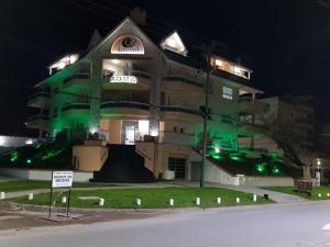 El edificio en el que está el departamento
