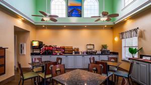 Η κουζίνα ή μικρή κουζίνα στο Key West Inn - Fairhope