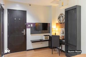 Kuchyň nebo kuchyňský kout v ubytování Lorenzzo Suites Hotel Makati