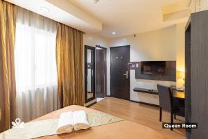 Postel nebo postele na pokoji v ubytování Lorenzzo Suites Hotel Makati