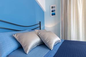 A bed or beds in a room at Il Sopracciglio Suites - Red Suite