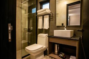 a bathroom with a toilet and a sink and a shower at Hotel H9 in Viña del Mar