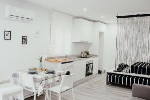 Una cocina o zona de cocina en Apartamento Mey - Playa y Relax a 1 minuto