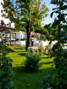 Vonkajšia záhrada v ubytovaní taverna napoleone