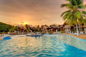 Bazén v ubytování Hotel Isla del Encanto nebo v jeho okolí